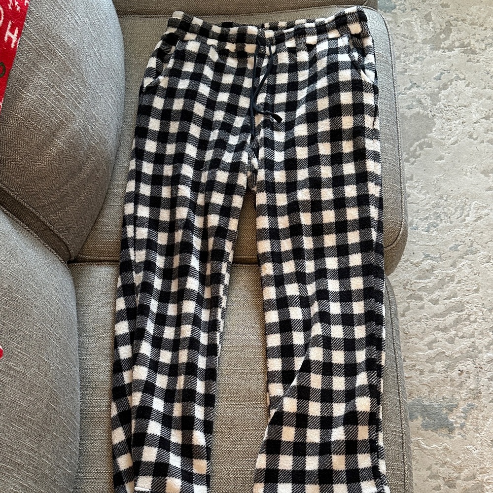 Vera Bradley Black and White Checkered Pajama Pants, Size Medium